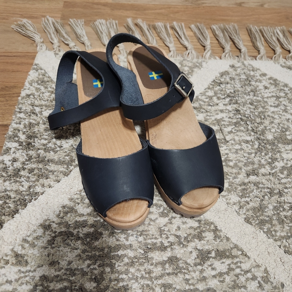 Mia Wood sandals